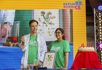 2025: Experimenteshows auf der Bühne “MINTeraktiv – Das große Science-Quiz”