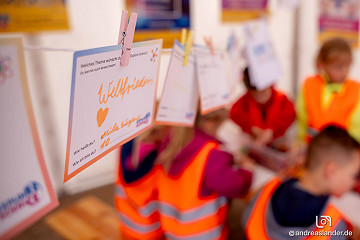 20 Jahre Explore Science: Im Jubiläumszelt können Besucherinnen und Besucher zurückblicken – und ihre Wünsche für die Zukunft von Explore Science festhalten.